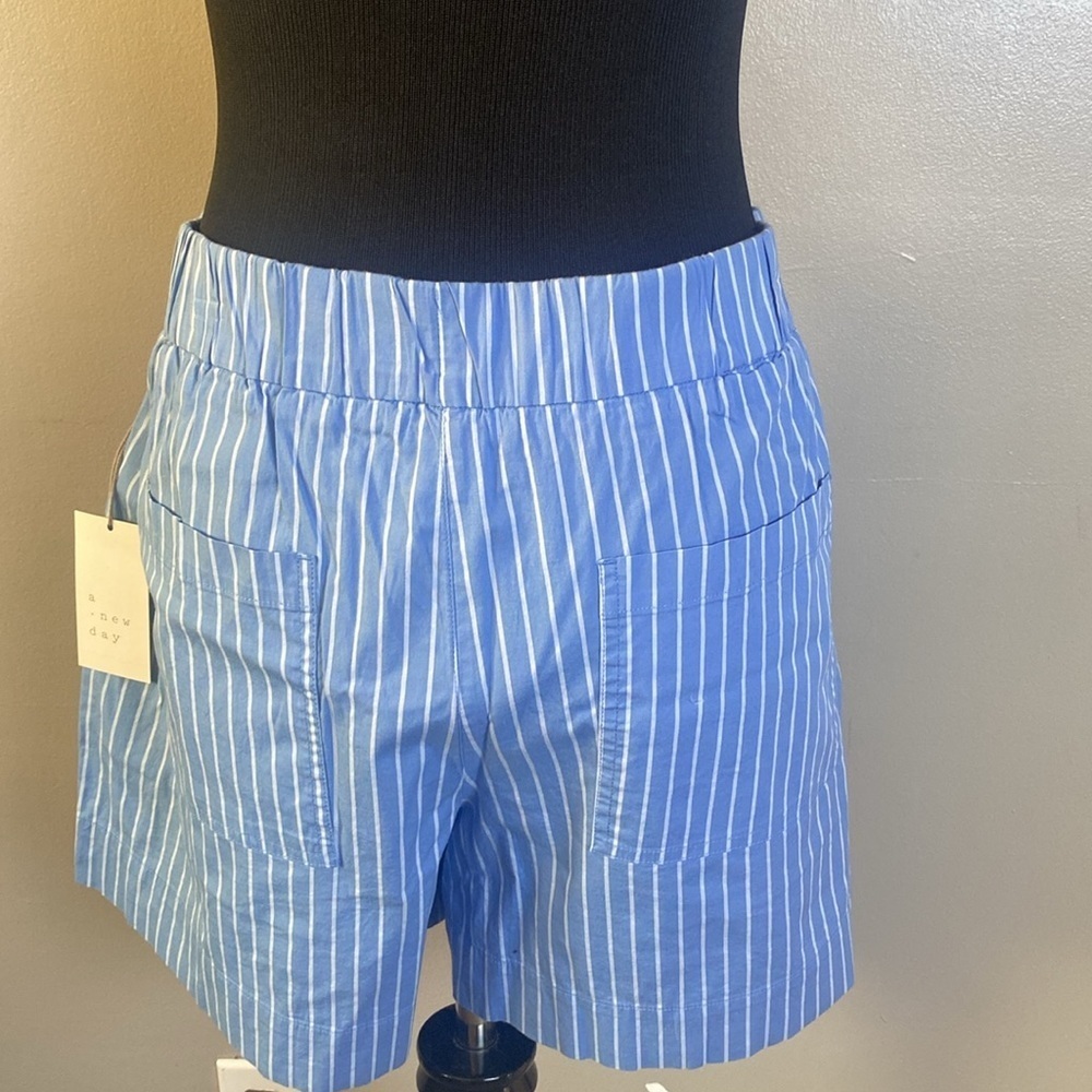 a new day Women’s 2 Pc Blue Striped Shirt & Shorts 98% Cotton 2% Spandex L NWT - Picture 9 of 10